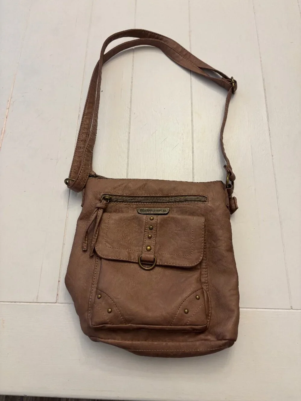 Stone Mountain USA Leather Crossbody Bag Taupe Mauve Organizer Purse
